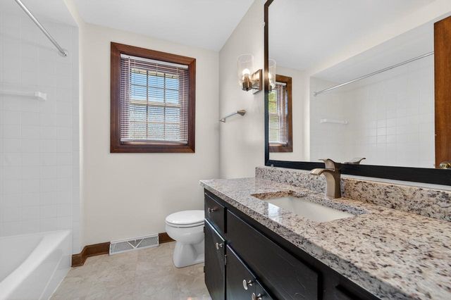 3953 Victoria COURT, New Berlin, WI 53151