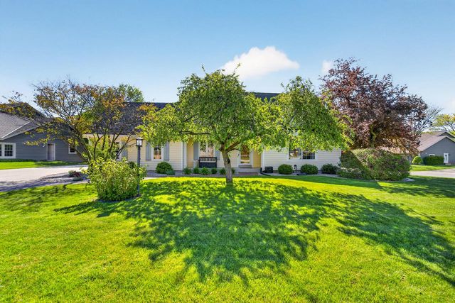 3953 Victoria COURT, New Berlin, WI 53151