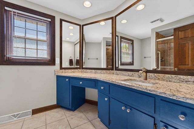 3953 Victoria COURT, New Berlin, WI 53151