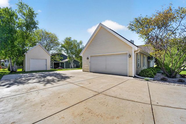 3953 Victoria COURT, New Berlin, WI 53151