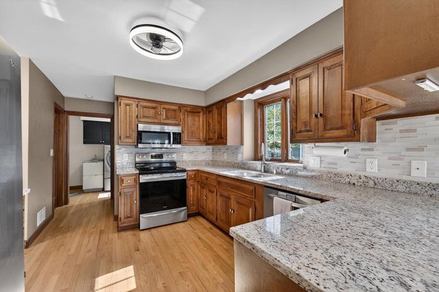 3953 Victoria COURT, New Berlin, WI 53151