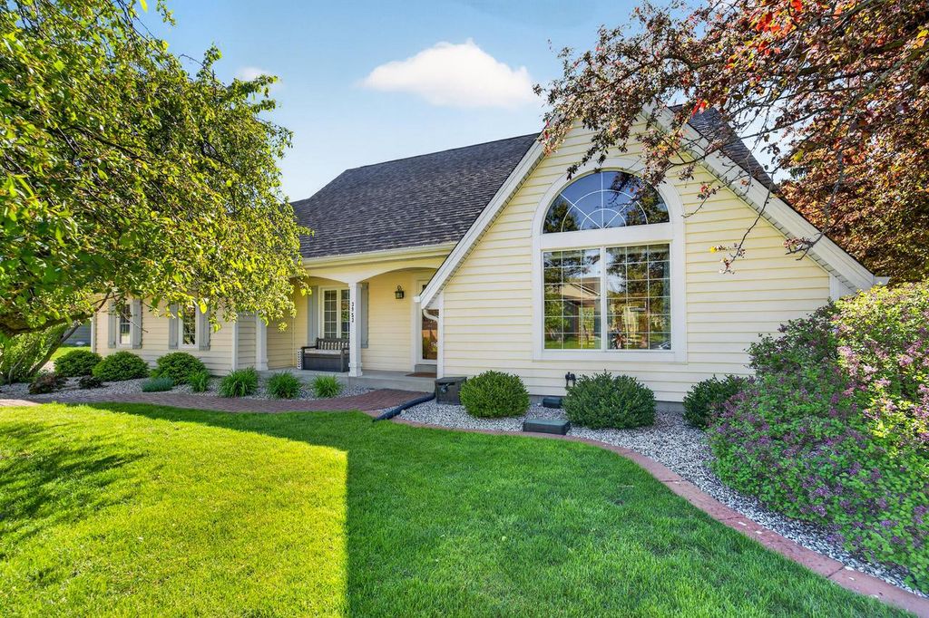 3953 Victoria COURT, New Berlin, WI 53151