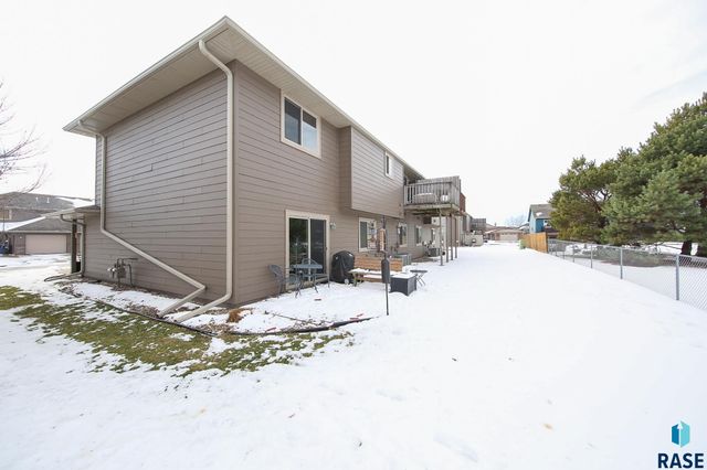 8600 W Grinn Pl Place, Sioux Falls, SD 57106