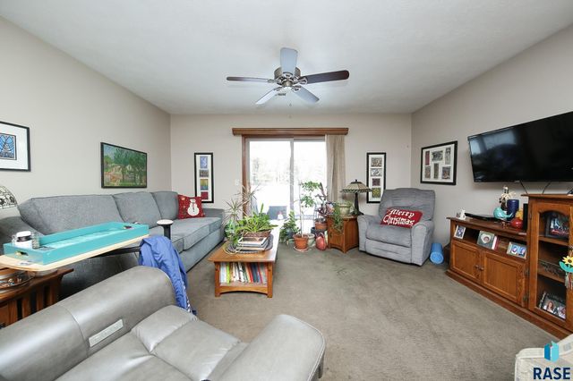 8600 W Grinn Pl Place, Sioux Falls, SD 57106