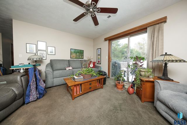 8600 W Grinn Pl Place, Sioux Falls, SD 57106