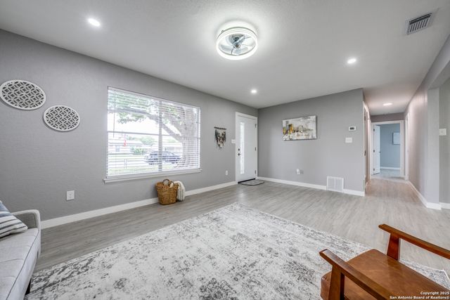 8010 Remuda, San Antonio, TX 78227