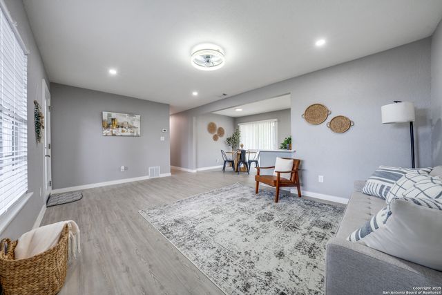 8010 Remuda, San Antonio, TX 78227