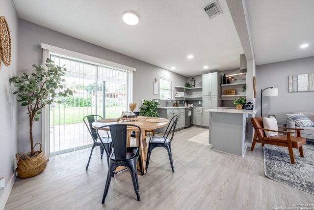 8010 Remuda, San Antonio, TX 78227