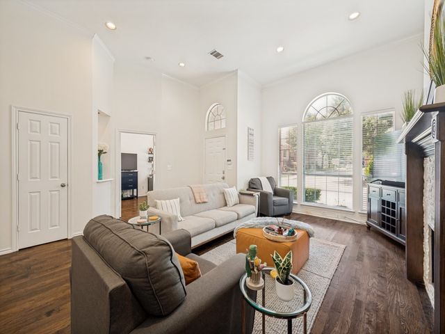 6072 Thursby Avenue, Dallas, TX 75252