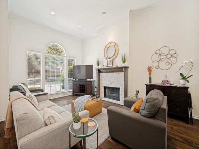 6072 Thursby Avenue, Dallas, TX 75252