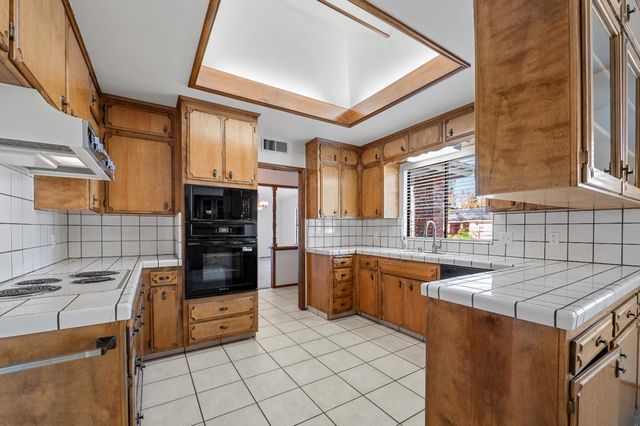 1673 E Cromwell Avenue, Fresno, CA 93720