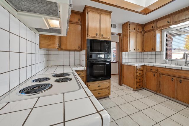 1673 E Cromwell Avenue, Fresno, CA 93720