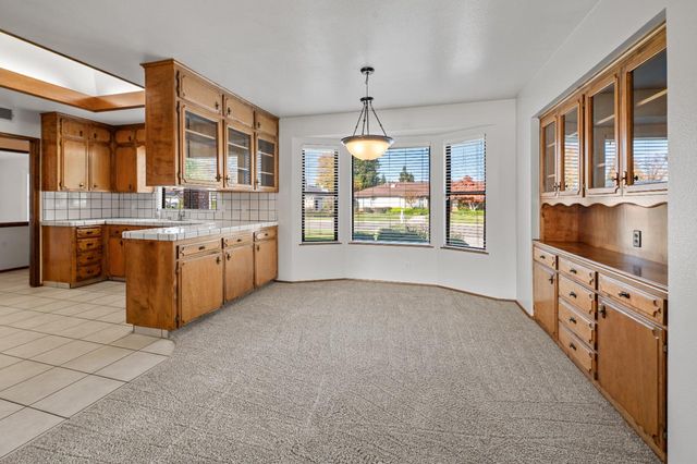 1673 E Cromwell Avenue, Fresno, CA 93720