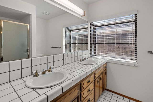 1673 E Cromwell Avenue, Fresno, CA 93720