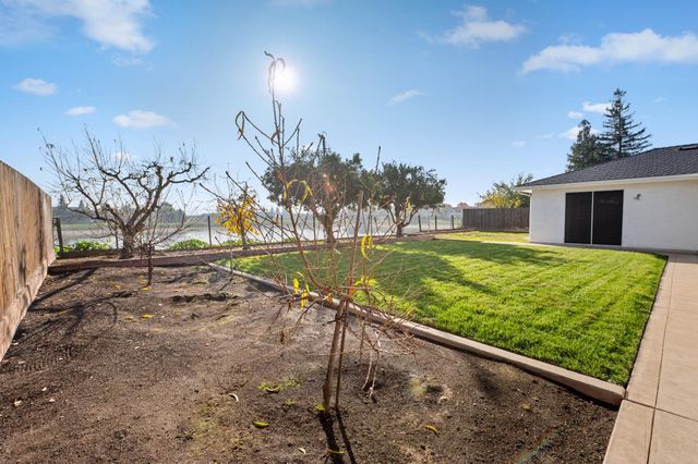 1673 E Cromwell Avenue, Fresno, CA 93720