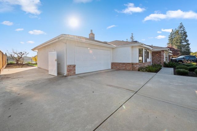 1673 E Cromwell Avenue, Fresno, CA 93720