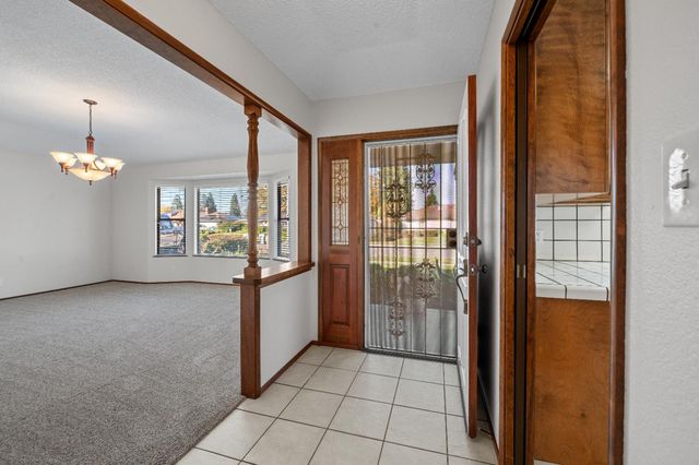 1673 E Cromwell Avenue, Fresno, CA 93720