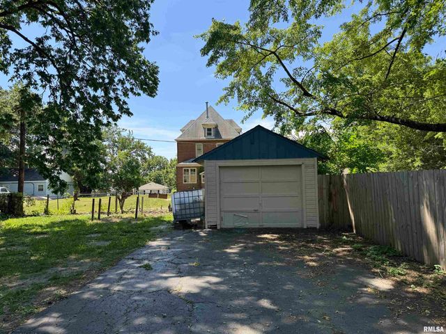 724 E BEHRENDS Avenue, Peoria, IL 61603