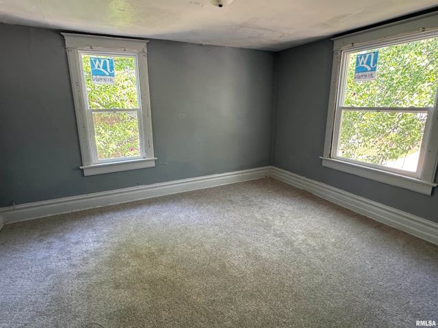 724 E BEHRENDS Avenue, Peoria, IL 61603
