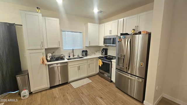 2818 W RED FOX Road, Phoenix, AZ 85085