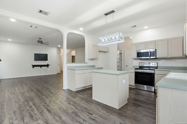 8623 Tioga Pass, Helotes, TX 78023