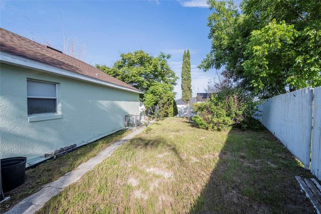 611 CHINA BERRY CIRCLE, Davenport, FL 33837