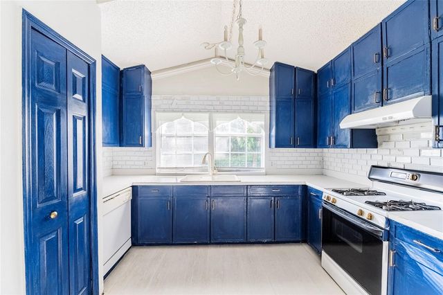 611 CHINA BERRY CIRCLE, Davenport, FL 33837