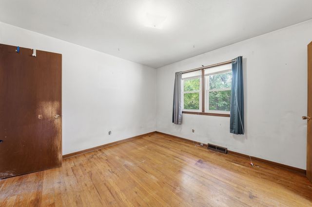 1601 Kenyon Avenue, Des Moines, IA 50315