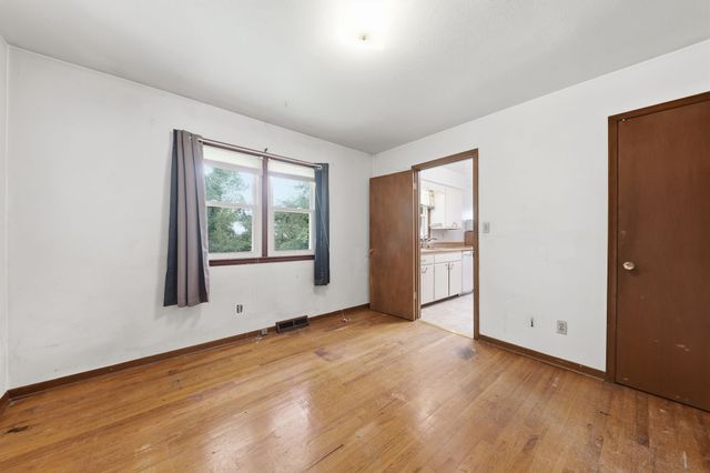 1601 Kenyon Avenue, Des Moines, IA 50315