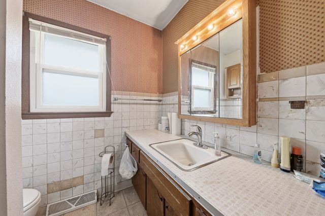 1601 Kenyon Avenue, Des Moines, IA 50315