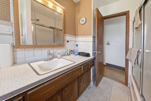 1601 Kenyon Avenue, Des Moines, IA 50315
