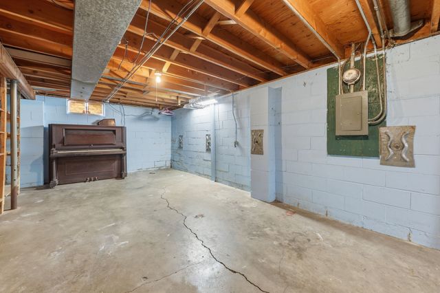 1601 Kenyon Avenue, Des Moines, IA 50315