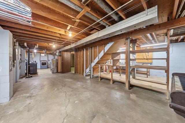 1601 Kenyon Avenue, Des Moines, IA 50315