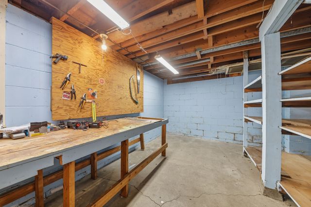 1601 Kenyon Avenue, Des Moines, IA 50315