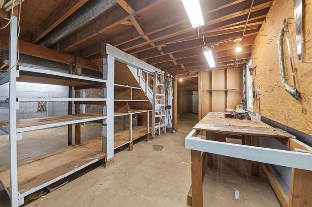 1601 Kenyon Avenue, Des Moines, IA 50315