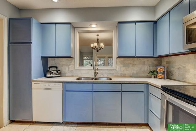 705 N 129 Plaza, Omaha, NE 68154