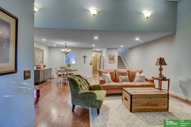 705 N 129 Plaza, Omaha, NE 68154