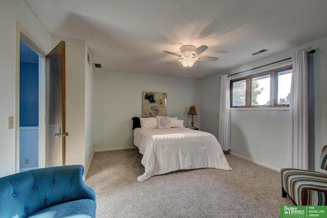 705 N 129 Plaza, Omaha, NE 68154