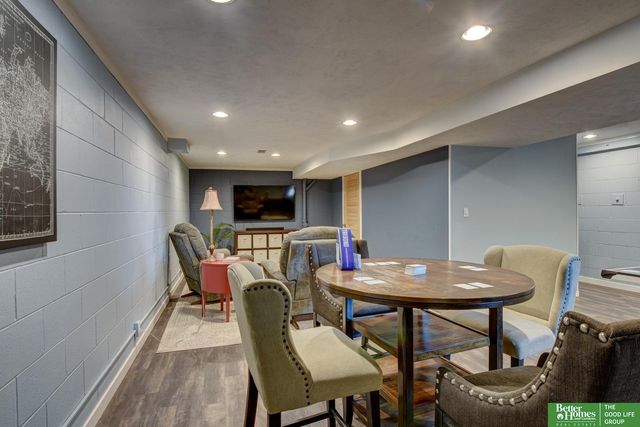 705 N 129 Plaza, Omaha, NE 68154