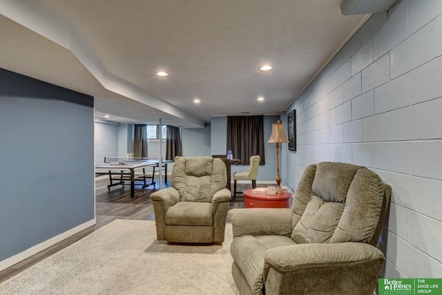 705 N 129 Plaza, Omaha, NE 68154