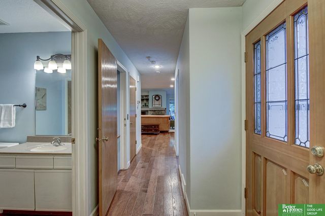 705 N 129 Plaza, Omaha, NE 68154