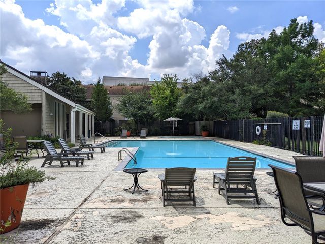 2100 Tanglewilde Street 421, Houston, TX 77063