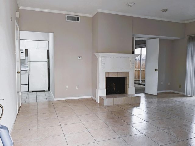 2100 Tanglewilde Street 421, Houston, TX 77063