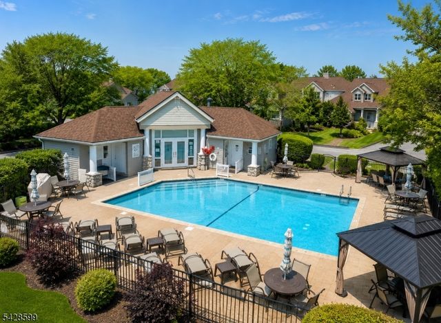 4 Eagles Nest Ln, Hardyston Twp., NJ 07419