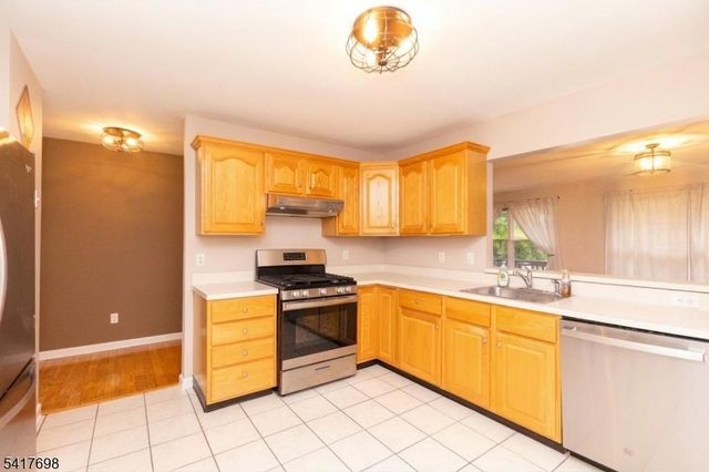 4 Eagles Nest Ln, Hardyston Twp., NJ 07419