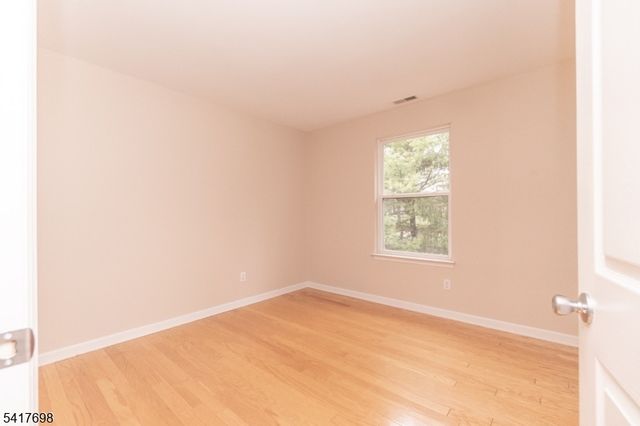 4 Eagles Nest Ln, Hardyston Twp., NJ 07419