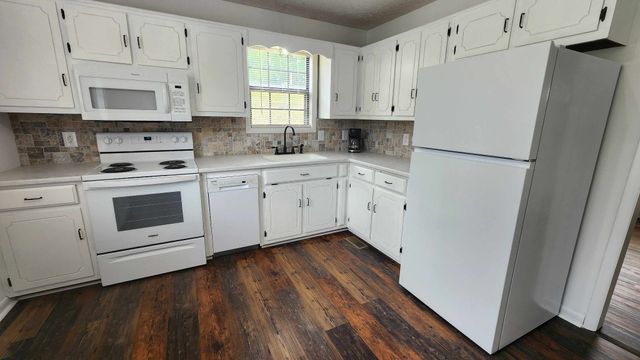 1825 Free Hill Rd, Celina, TN 38551