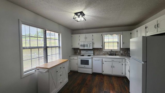 1825 Free Hill Rd, Celina, TN 38551
