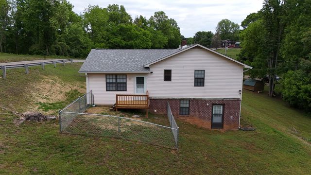 1825 Free Hill Rd, Celina, TN 38551