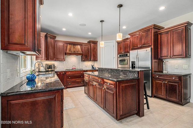 4226 Back Ridge Way, Monclova, OH 43542